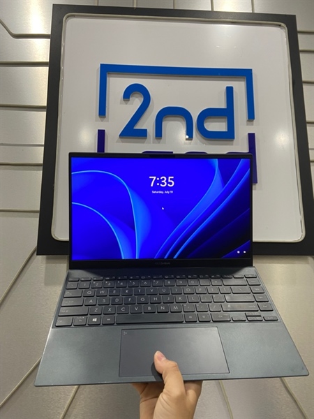 Laptop Asustek Zenbook UX 425EA - i5-1135G7 - Ram 8GB SSD 512GB - Pin 56% - Màu xanh - Ngoại hình: 98% - Kèm sạc 1