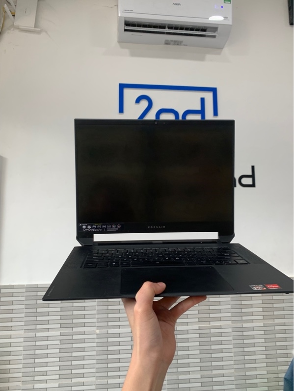 Laptop Corsair Voyager A1600 - Ryzen 9 6900HS - RX 6800M 12GB - Ram 16GB/SSD 512GB - Màu đen - Pin 78% - Ngoại hình: 97% - Màn ám hồng - Kèm sạc linh kiện