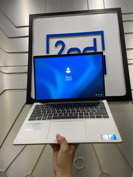 Laptop Dell 14 DC14250 - Core 7 150U - Ram 16/512GB SSD - Pin 100% - Màu bạc - Ngoại hình: 99% - Kèm sạc 1