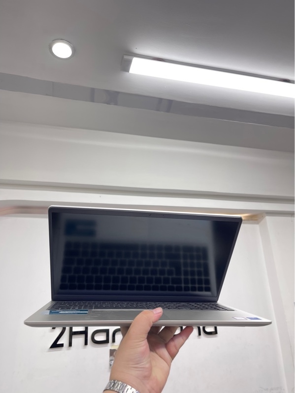 Laptop Dell 15 DC15250 - core 3 100U - 8/512gb ssd - Màu xám - Pin 95% - Ngoại hình 98% - Màn ám vàng nhẹ - Kèm sạc