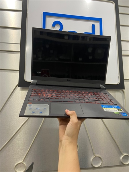 Laptop Dell G15 5511 - i5-11400H - RTX 3050 - Ram 8/256GB SSD - Pin 57% - Màu xám - Ngoại hình: 97% - 4 nút tróc sơn, nút A bị xúc, bể góc viền màn - Kèm sạc 1