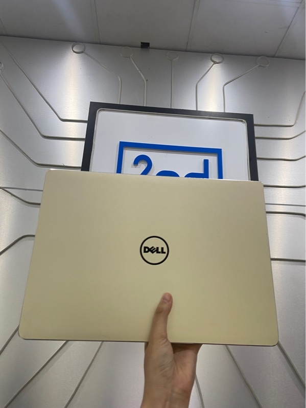 Laptop Dell Insiron 7460 - I5-7200U - Ram 12/500gb HDD + 240gb SSD - Ổ SSD sức khoẻ 40% - NVIDIA Geforce 940MX - Pin 63% - Màu vàng - Ngoại hình: 97% - màn hở sáng, ám màn nhẹ, nhiều chấm nhỏ phản quang - Kèm sạc