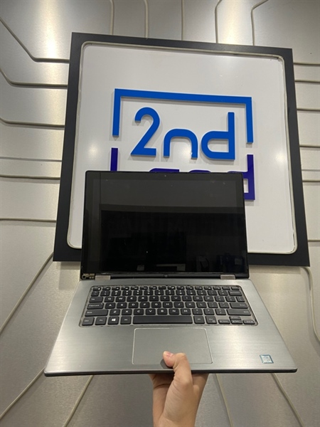 Laptop Dell Inspiron 13-7353 - i3-6300 - Ram 8GB SSD 128GB - Pin 84% - Màu đen - Ngoại hình: 96% - Màn ám vàng rõ, phản quang - Kèm sạc 1