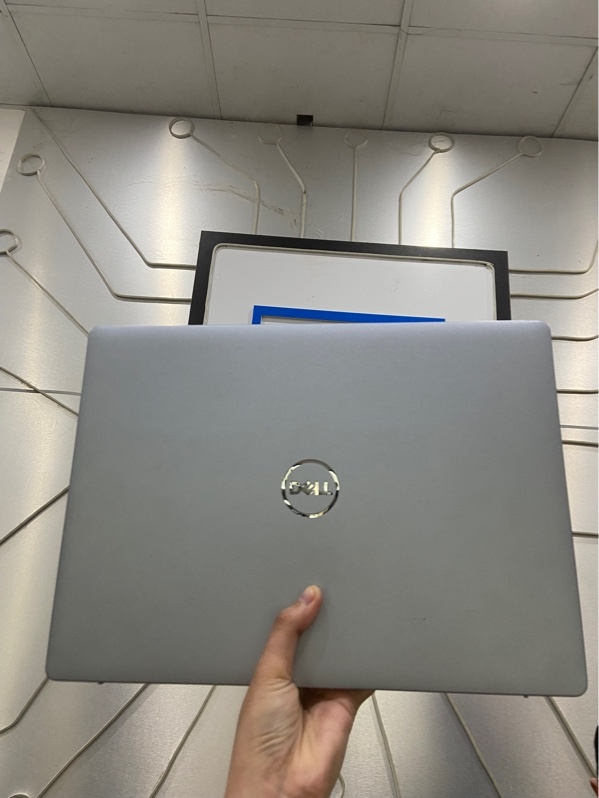 Laptop Dell Inspiron 14 5445 - AMD Ryzen 7 8840HS - Ram 16/512GB SSD - Pin 100% - Màu bạc - Ngoại hình: 97% - Màn vàng viền nhẹ, xước thân - Kèm sạc