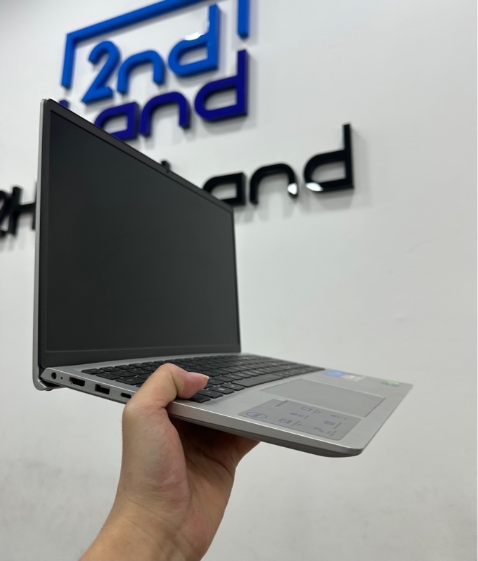 Laptop Dell Inspiron 15 3511 - i7 1165G7 - Ram 32/512GB SSD (90%) - Card MX350 - Pin 57% - Màu bạc - Ngoại hình 97% - nứt khung trầy nhẹ không ảnh hưởng - Kèm sạc