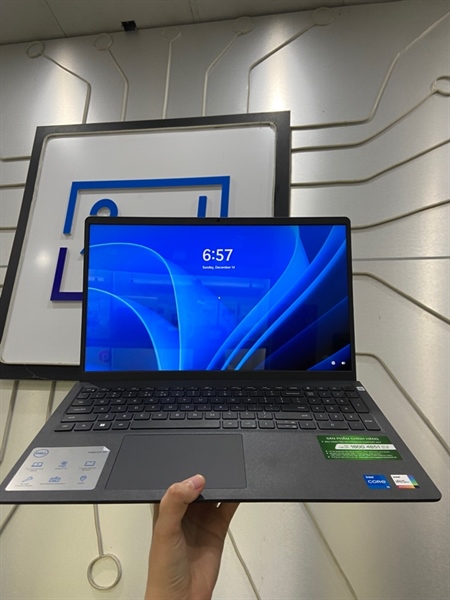 Laptop Dell Inspiron 15 3520 - i5-1235U - Ram 16/512GB SSD - Pin 100% - Màu đen - Ngoại hình: 98% - Màn ám vàng nhẹ - Kèm sạc 2