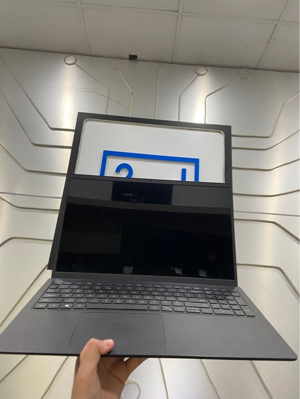 Laptop Dell Inspiron 15 3520 - Intel Core i5-1235U - Ram 16/512GB SSD - Sức khỏe Ổ 96 Chạy 317 Giờ - Pin 97% - Màu đen - Ngoại hình: 98% - Màn viền ám xanh - Kèm sạc