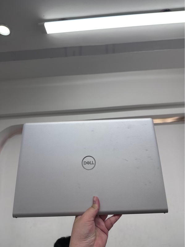 Laptop Dell Inspiron 15 3530 - I5-1334U - 16/512 - Màu bạc - Pin 83% - Ngoại hình 97.5% - 1 đốm phản quang - Kèm sạc