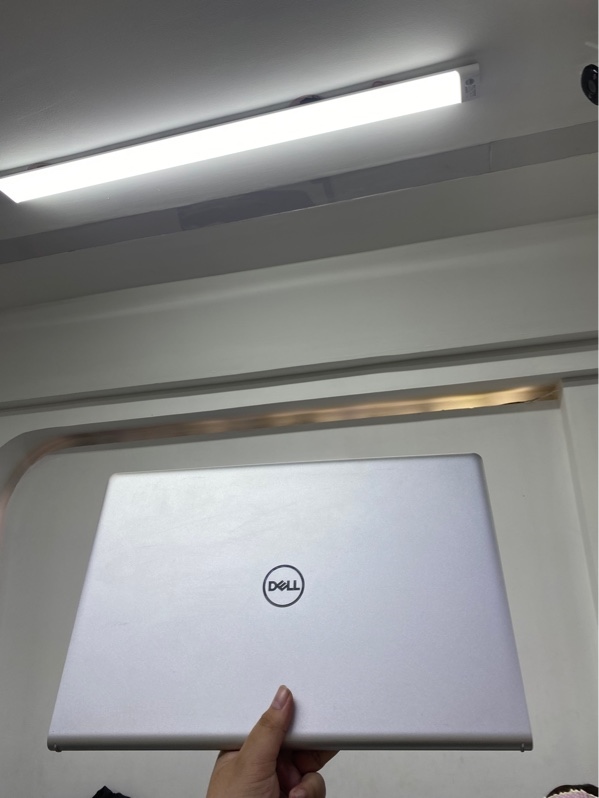 Laptop Dell Inspiron 15 3530 - i7 1355U - 16/512gb - Màu bạc - Pin 100% - Ngoại hình 98% - Ám xanh nhẹ - Kèm sạc - Còn BH TGDĐ đến 03/01/2027