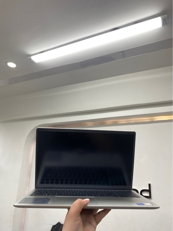 Laptop Dell Inspiron 15 3530 - i7 1355U - 16/512gb - Màu bạc - Pin 100% - Ngoại hình 98% - Ám xanh nhẹ - Kèm sạc - Còn BH TGDĐ đến 03/01/2027