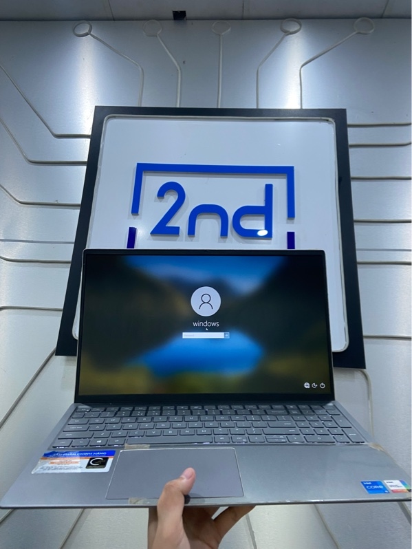 Laptop Dell Inspiron 15 5510 - i5-11300H - Ram 8/256GB SSD - Pin 64% - Màu xám - Ngoại hình: 98% - Kèm sạc