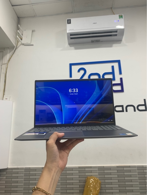 Laptop Dell inspiron 15 5510 - i5-11300H - Ram 8gb/ssd 256gb - Màu xám - Pin 59% - Ngoại hình: 97% - Trầy cấn, màn ám hồng + phản quan - Kèm sạc
