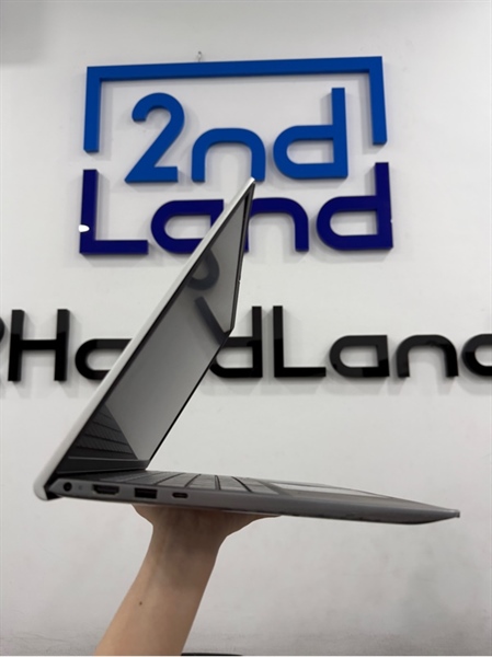 Laptop Dell Inspiron 15 5510 - i5 11320H - 8/256GB SSD - Màu xám - Pin 65% - Ngoại hình 96% - mất đế cao su , màn ám vàng , trầy đáy - Kèm sạc 1