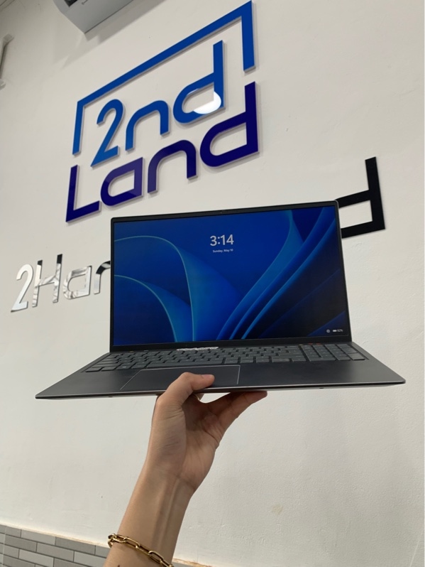 Laptop Dell Inspiron 15 - i5-11320H - Ram 8GB/256GB SSD - Màu xám - Pin 64% - Ngoại hình: 97% - Màn trầy, màn ám hồng, màn in phím - Kèm sạc