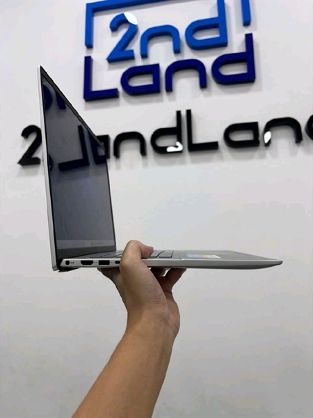 Laptop Dell Inspiron 16 5620 - i5 -1235U - Ram 8/512GB SSD - Pin 100% đã thay - Màu bạc - Ngoại hình 97% - mất 1 ốc - Kèm sạc 2