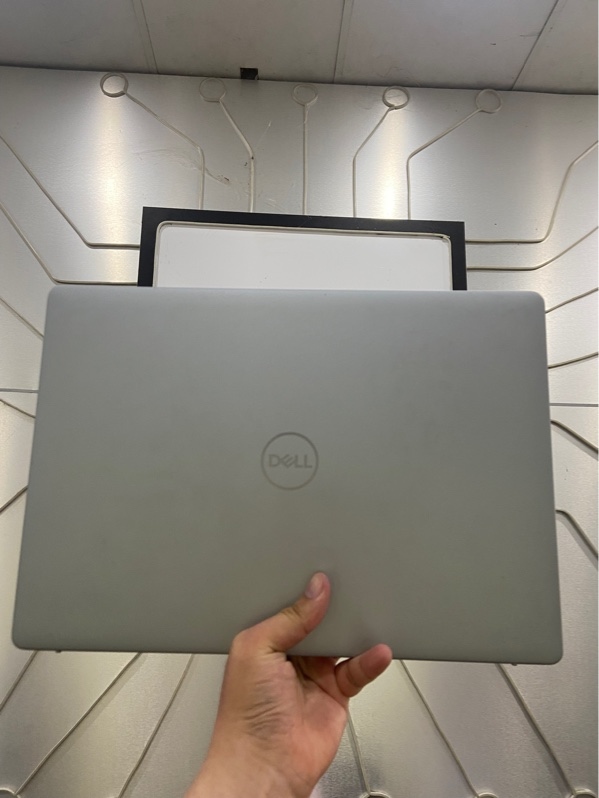 Laptop Dell Inspiron 16 5640 - Core 7 150U 16/1TB - Màu xanh - Ngoại hình: 97.5% - Màn ám xanh nhẹ - Kèm sạc
