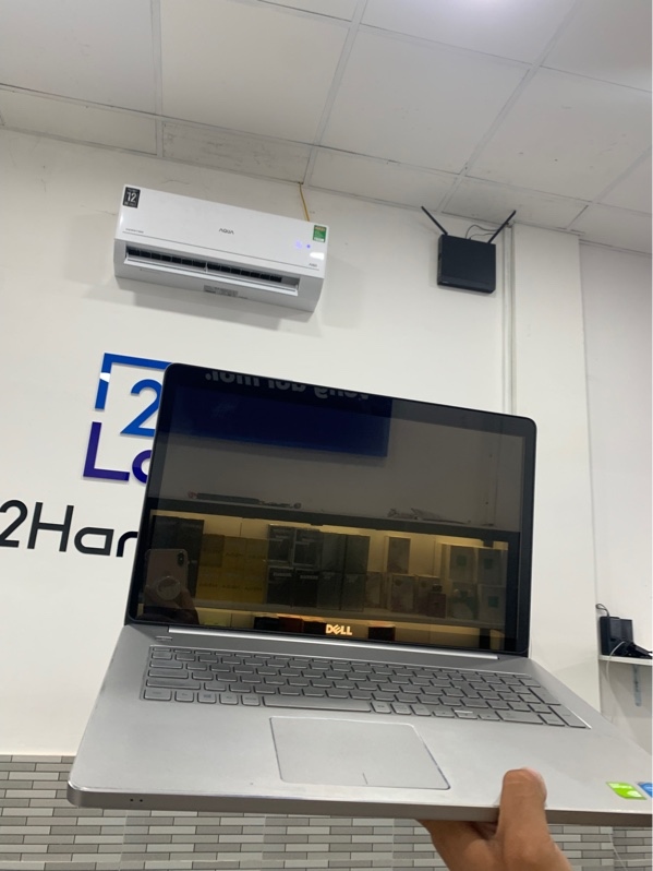 Laptop Dell Inspiron 17 7000 series 7746 - i7-5500U - 8GB/120GB SSD/ 1TB HDD sức khoẻ tốt - Phím Nhật - Màu bạc - Màn cảm ứng - Pin 93% - Ngoại hình: 98% - Màn ám xanh, trầy body - Kèm sạc