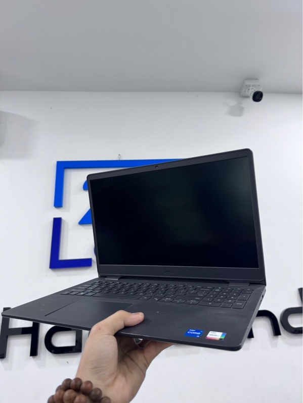 Laptop Dell Inspiron 3501 - i5-1135G - 8/256GB SSD - Màu đen - Pin 43% - Ngoại hình 97% - Bụi trong màn, hở sáng viền, chết pixel - Kèm sạc
