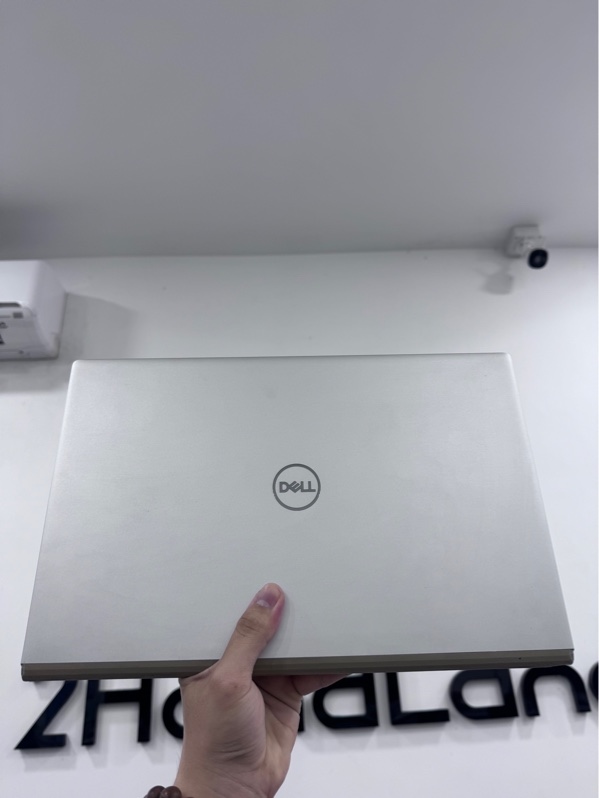 Laptop Dell Inspiron 5502 - i5-1135G7 - 16/256Gb SSD - Card GeForce MX350 - Màu bạc - Pin 41% - sức khoẻ ổ 90% - Ngoại hình 97% - Đáy trầy xước, viền trầy, tróc cao su bản lề, bản lề trái bể nhựa, màn ám hồng viền - Kèm sạc