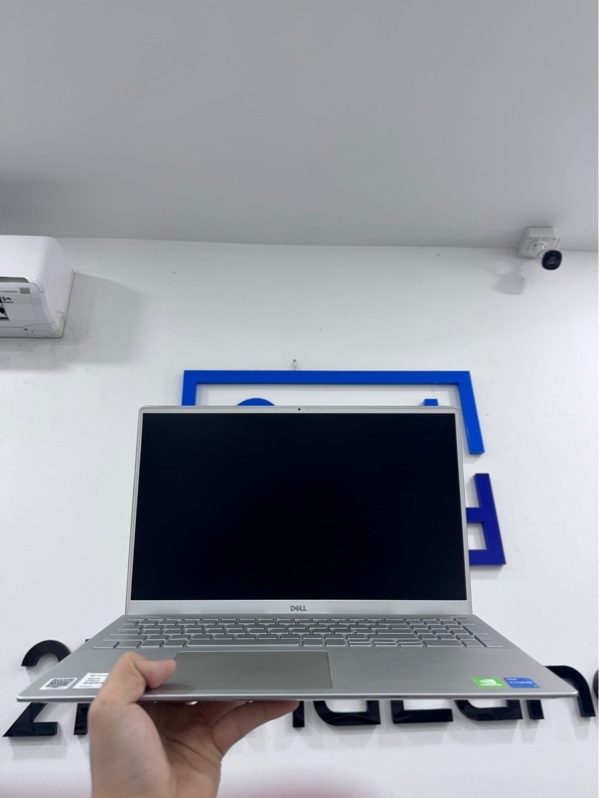 Laptop Dell Inspiron 5502 - i5-1135G7 - 16/256Gb SSD - Card GeForce MX350 - Màu bạc - Pin 41% - sức khoẻ ổ 90% - Ngoại hình 97% - Đáy trầy xước, viền trầy, tróc cao su bản lề, bản lề trái bể nhựa, màn ám hồng viền - Kèm sạc