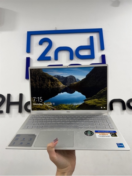 Laptop Dell Inspiron 5502 - i5 1135G7 - 8/512GB SSD - Màu bạc - Pin 88% - Ngoại hình 96% - Màn cấn phím , phản quang , móp vỏ - Kèm sạc 2