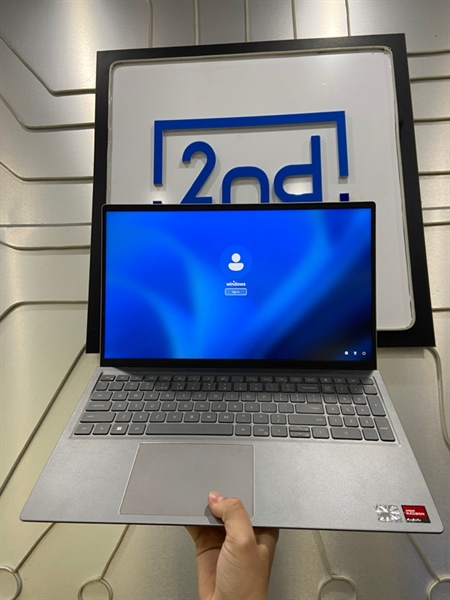 Laptop Dell Inspiron 5515 - Ryzen 5 5500U - Ram 8/256GB SSD - Pin 100% - Màu bạc - Ngoại hình: 97% - màn in phím nhẹ - Kèm sạc