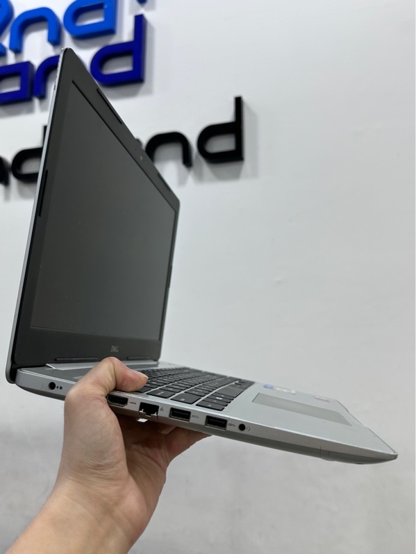 Laptop Dell Inspiron 5570 - I5-8250U/ Radeon TM 530 12/256GB SSD(90%)/1TB HDD(61%) - Pin tạm ổn - Màu bạc - Ngoại hình 97% - Kèm sạc