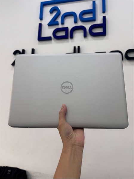 Laptop Dell Inspiron 5584 - i5 8265U - 8/256GB SSD - Pin chia 14% - Màu bạc - Ngoại hình 97% - Trầy nứt bản lề , màn ám hồng , 1 cổng usb không nhận - Kèm sạc