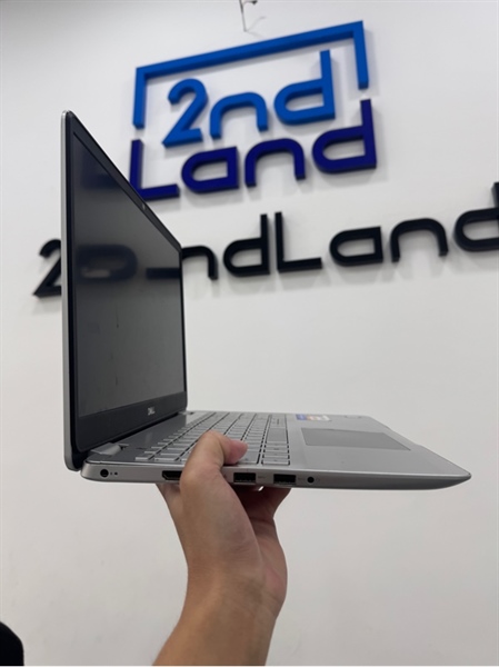 Laptop Dell Inspiron 5584 - i5 8265U - 8/256GB SSD - Pin chia 14% - Màu bạc - Ngoại hình 97% - Trầy nứt bản lề , màn ám hồng , 1 cổng usb không nhận - Kèm sạc 2