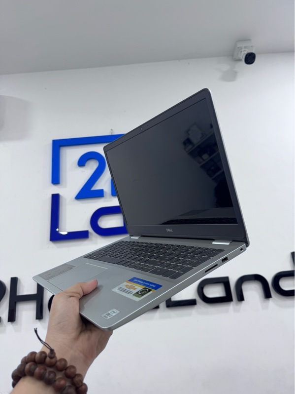 Laptop Dell Inspiron 5593 - i3-1005G1 - 4/128GB ssd - Màu bạc - Pin 56% - Ngoại hình 98% - Màn hồng nhẹ , hằn phím phản quang , máy trầy xước , ổ sức khoẻ 66% - Kèm sạc