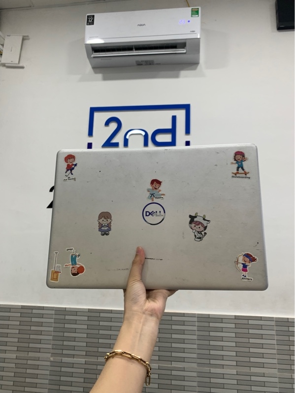 Laptop Dell inspiron 5593 - I5-1035g1 - Ram 4/128gb ssd ổ yếu - Nvidia geforce mx230 - Màu trắng - Pin 80% - Ngoại hình: 96% - Kèm sạc - SP KHÔNG BẢO HÀNH