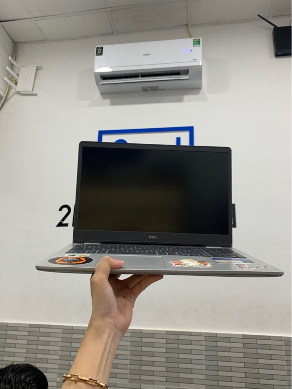 Laptop Dell inspiron 5593 - I5-1035g1 - Ram 4/128gb ssd ổ yếu - Nvidia geforce mx230 - Màu trắng - Pin 80% - Ngoại hình: 96% - Kèm sạc - SP KHÔNG BẢO HÀNH