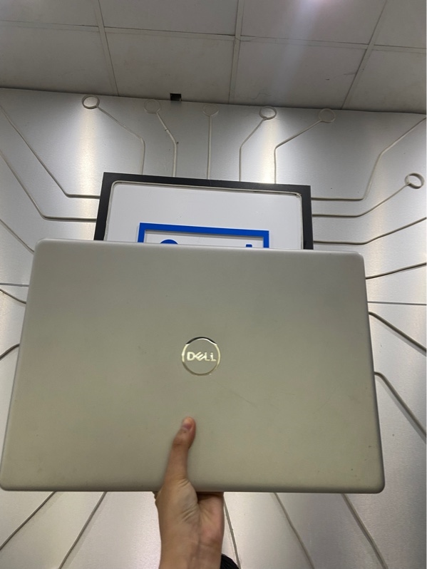 Laptop Dell Inspiron 5593 - i7-1065G7 - Ram 8/512GB SSD - Card Nvidia Geforce MX 230 4GB - Màn 60 HZ - Pin 85% - Màu bạc - Ngoại hình: 97% - Màn ám hồng - Kèm sạc