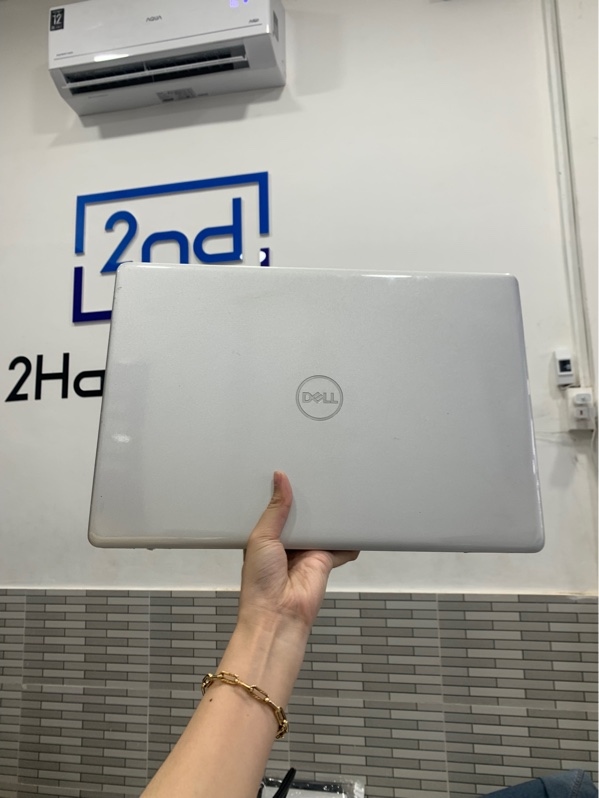 Laptop Dell inspiron 5593 sac - i5-1035g1 - Ram 16/512ssd - Màu bạc - Pin 67% - Ngoại hình: 97% - Màn ám hồng, phản quang, cấn 1 góc nhẹ, trầy body - Kèm sạc
