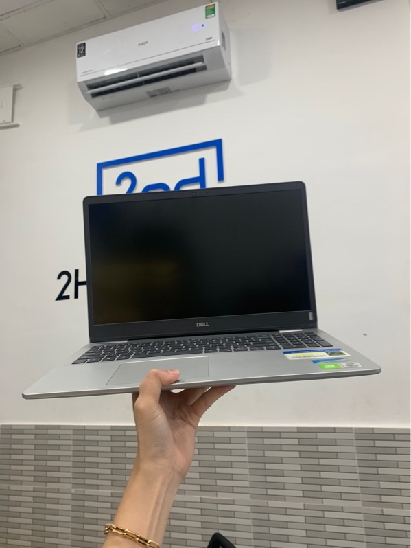 Laptop Dell inspiron 5593 sac - i5-1035g1 - Ram 16/512ssd - Màu bạc - Pin 67% - Ngoại hình: 97% - Màn ám hồng, phản quang, cấn 1 góc nhẹ, trầy body - Kèm sạc