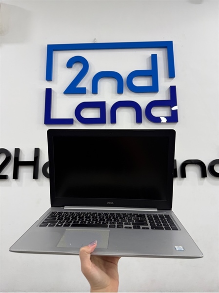 Laptop Dell Insprion 5570 - i5 8250U - 8/256GB SSD - Phím Pháp - Màu bạc - Pin hư - Ngoại hình 97% - Màn ám vàng , màn tối , nứt góc phải , bể bản lề trái lộ dây điện , touchpad tróc , mặt dưới trầy , cấn góc - Kèm sạc 2