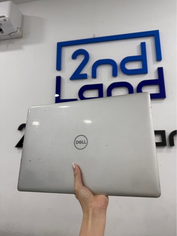 Laptop Dell Insprion 5570 - i5-8250U/R7 m460 - Ram 4GB - Màu bạc - Pin chai - Ngoại hình 97% - Máy trầy xước , mặt B trầy nhiều , touchpad lờn khó bấm , vàng viền nhẹ , loa phải rè - Kèm sạc - KHÔNG BẢO HÀNH