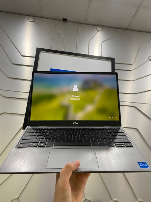 Laptop Dell Latitude 3320 - I5-1135G7 - Ram 8/256Gb SSD - Sức Khoẻ Ổ 79 - Pin 77% - Màu xám - Ngoại hình: 97% - Màn ám hồng + phản quang nhiều chấm + in phím , xước sườn - Kèm sạc