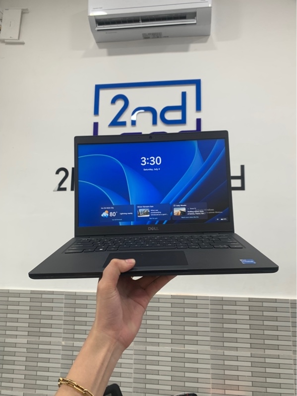 Laptop Dell Latitude 3430 - i5-1235U - Ram 16GB/256GB SSD - Màu đen - Pin 80% - Ngoại hình: 97% - Màn ám viền vàng - Kèm sạc