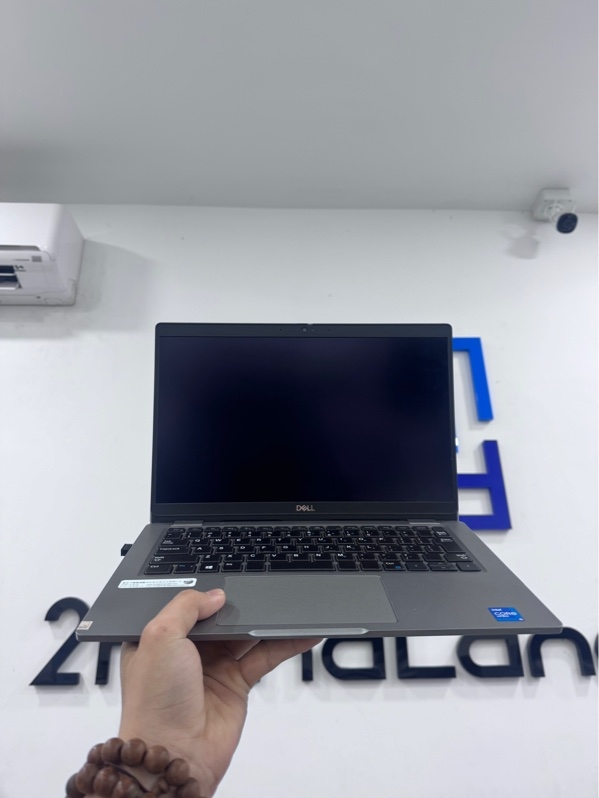 Laptop Dell Latitude 5320 - i5-1145G7 - 8/256Gb SSD - Màu xám - Pin 22% - Ngoại hình 97% - sức khoẻ ổ 96%, trầy xước, Màn ám vàng - Kèm sạc