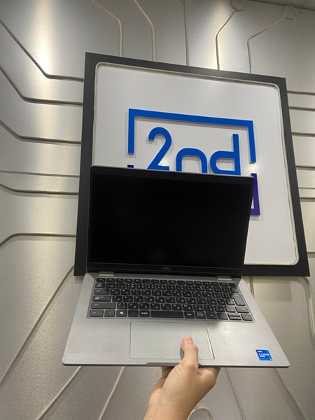 Laptop Dell Latitude 5320 - i5-1145G7 - Ram 8GB SSD 256GB - Pin 45% - Phím Nhật - Màu xám - Ngoại hình: 98% - Kèm sạc 1