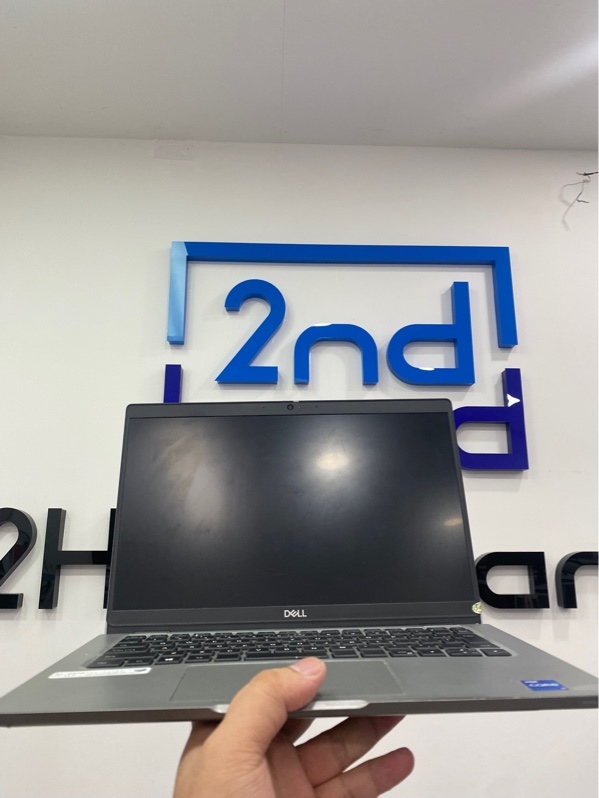 Laptop Dell Latitude 5320 - I7-1185G7 - Ram 16/256GB - Sức khỏe ổ 97 - Pin: 100% thay New - Màu xám - Ngoại hình: 97.5% - Màn ám hồng vừa - Kèm sạc