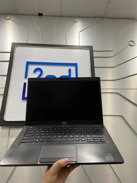 Laptop Dell Latitude 5400 - i5-8365U - Ram 4/256GB SSD - Pin 65% - Màu đen - Ngoại hình: 97% - Màn bầm xanh trái, phản quang nửa màn trên ám xanh, ám viền hồng, nút nguồn tróc sơn, bể góc thân trái, màn bị sọc chỉ, mất card - Kèm sạc 1