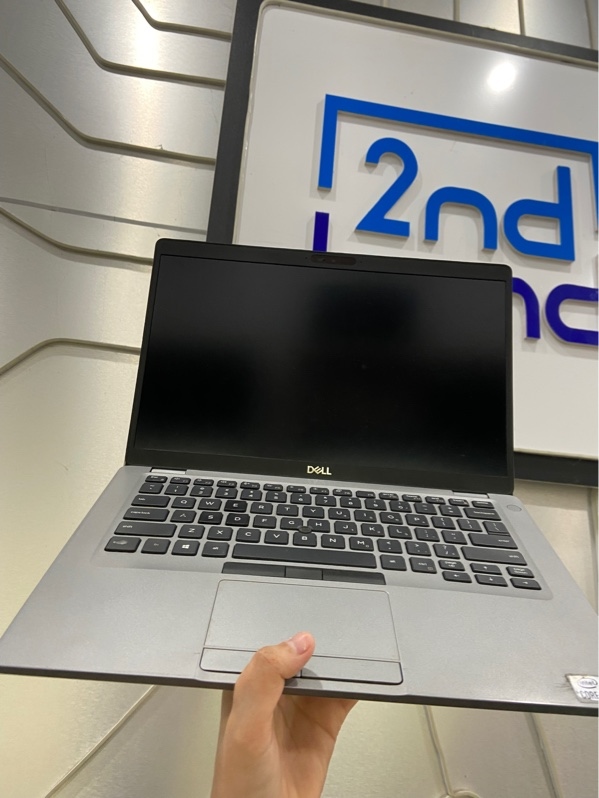 Laptop Dell Latitude 5410 - Core i7-1060U - Ram 32/512GB SSD - Pin 100% thay new - Màu xám - Ngoại hình: 97% - Màn in phím ám vàng , tróc nhiều mặt đáy - Kèm sạc -