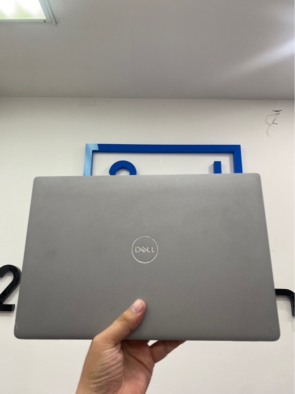 Laptop Dell Latitude 5420 - I5-1145G7 - 8/256GB - Pin: 57% - Màu đen - Ngoại hình: 97% - Màn ám hồng,cấn trầy góc, viền trầy - Kèm sạc
