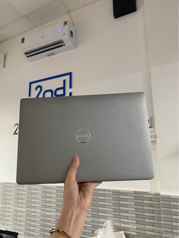 Laptop Dell latitude 5420 - i7-1185G7 - Ram 16/256 ssd - Màu xám - Pin 60% - Ngoại hình: 97% - Tróc ron viền màn - Kèm sạc