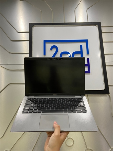 Laptop Dell Latitude 5440 - i7-1365U - Ram 16/512GB SSD - Pin 62% - Màu xám - Ngoại hình: 97% - Màn ám trong hồng, sườn bị nứt 1 đường - Kèm sạc 1
