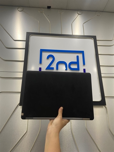 Laptop Dell LAtitude 5470 - i5-6300U - Ram 8/256GB SSD - Pin 100% - Màu đen - Ngoại hình: 97% - Màn ám - Body - Kèm sạc