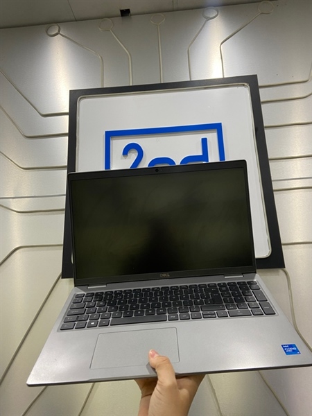 Laptop Dell Latitude 5520 - i5-1135G7 - Ram 16/256GB SSD - Pin 77% - Màu xám - Ngoại hình: 97% - Trầy viền sơn, màn ám viền vàng vừa, bầm nền đen nặng - Kèm sạc 1