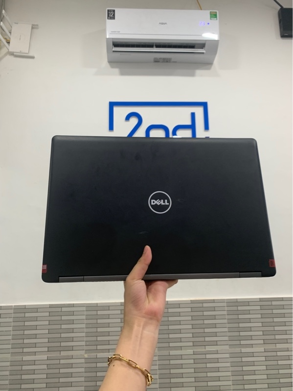 Laptop Dell latitude 5580 - i5-7300u - Ram 8/256 - Màu đen - Pin 100% - Ngoại hình: 97% - Màn trầy, ám xanh, lỏng bản lề, mất 1 ốc đít, trầy body - Kèm sạc